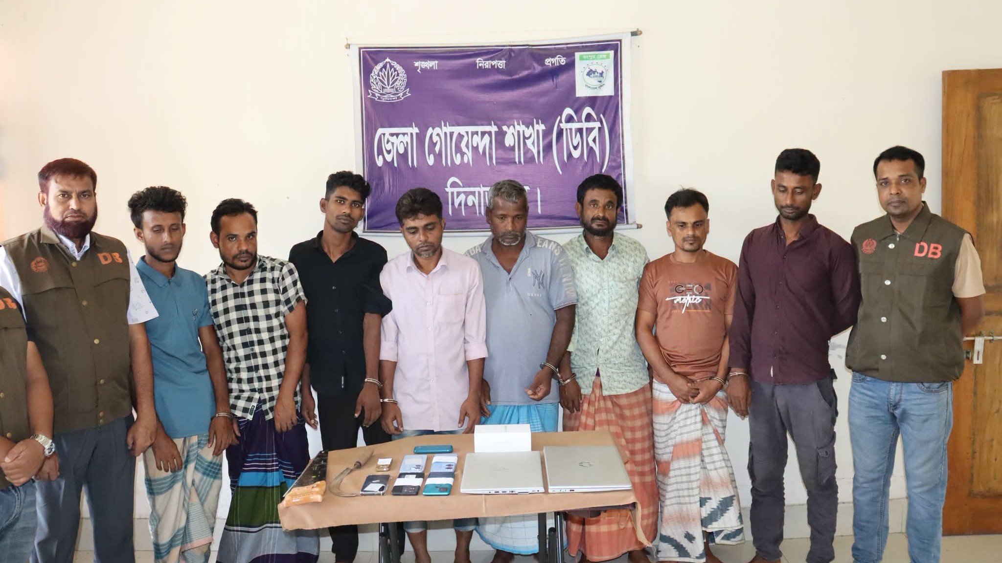 দিনাজপুরে ডাকাতির ঘটনায় গ্রেপ্তার ৮, উদ্ধার লুণ্ঠিত মালামাল